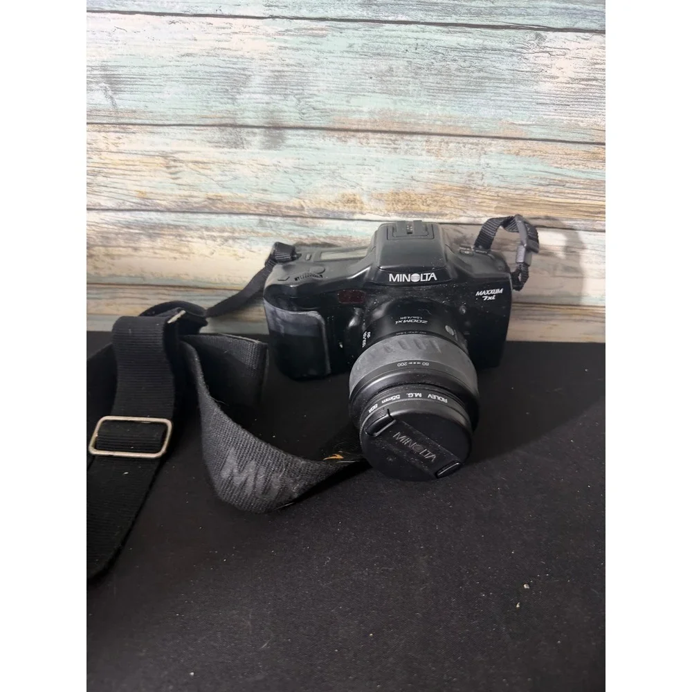 Minolta Maxxum 7xi 35mm SLR Film Camera 80-200mm Lens Black Good AF Zoom